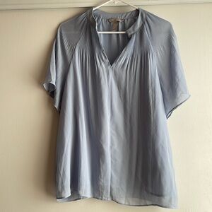 Beautiful top - can wear for work, brunches, or anywhere